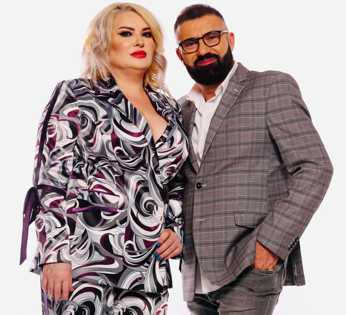 Imagine Stire Prima reacție a Vioricăi de la Clejani, după ce s-a zvonit că l-a înșelat pe Ioniță. Artista, filmată în compania unui solist celebru | 2review.ro