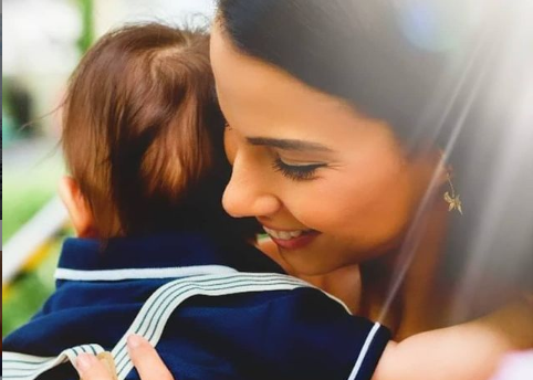 Imagine Stire Prezentatoarea TV Irina Mohora a devenit mămică! Prima imagine cu vedeta alături de fetița ei | 2review.ro
