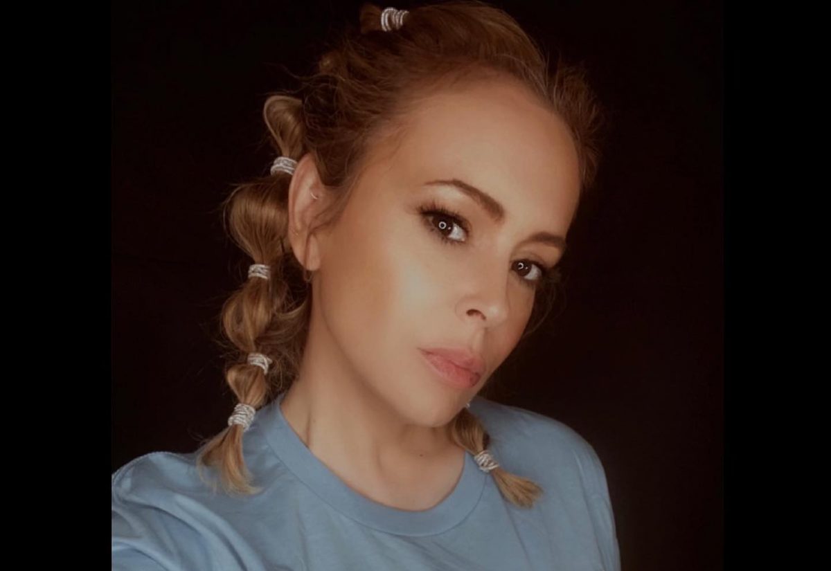 Imagine Stire Alyssa Milano, implicată într-un accident de maşină. Unchiul ei a leșinat în timp ce era la volan! | 2review.ro