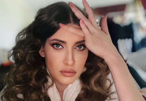 Imagine Stire Ce spune Iulia Albu despre actualul său partener: „După prima întâlnire am spus că nu mai vreau să-l văd” | 2review.ro