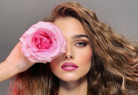 Imagine Stire Theo Rose, anunț surprinzător! Ce le-a transmis artista fanilor: „Mi-am făcut un nou gagic” | 2review.ro