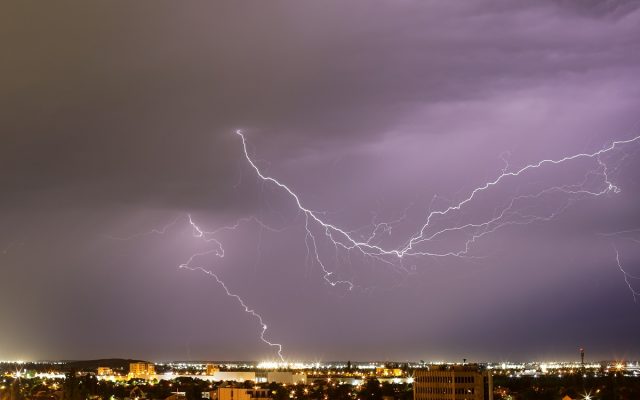 Imagine Stire Avertizare ANM pentru weekend! Cod galben de averse, vijelii și grindină | 2review.ro