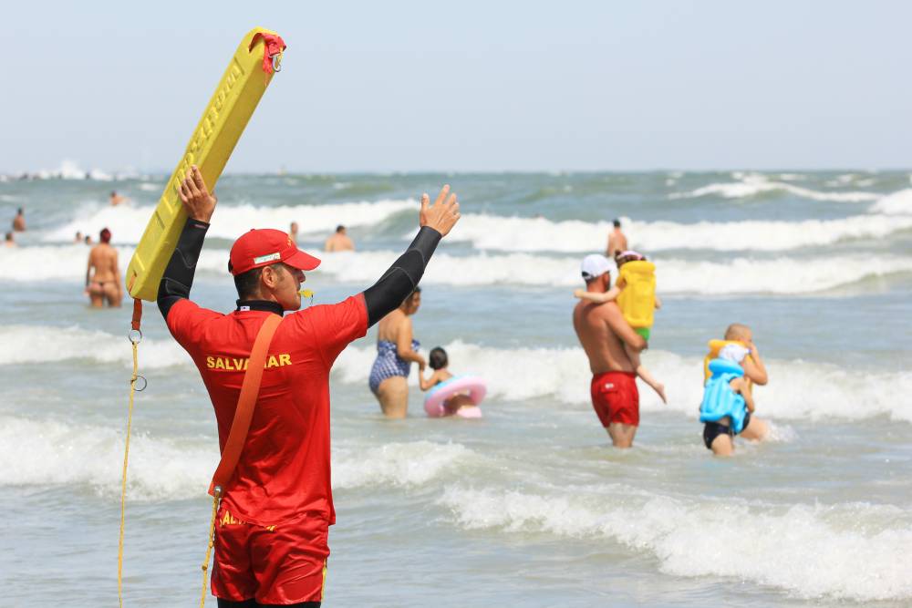 Vlăduț, un băiețel de 11 ani, a murit înecat pe o plajă din Constanța Vlăduț, un băiețel de 11 ani, a murit înecat pe o plajă din Constanța