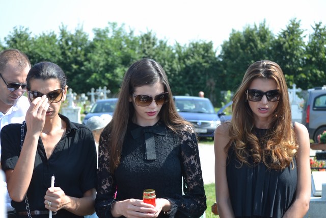 Imagine Stire Cum arată Alina Gabor, sora mai mare a Monicăi și a Ramonei. S-au întâlnit toate la Dubai | 2review.ro