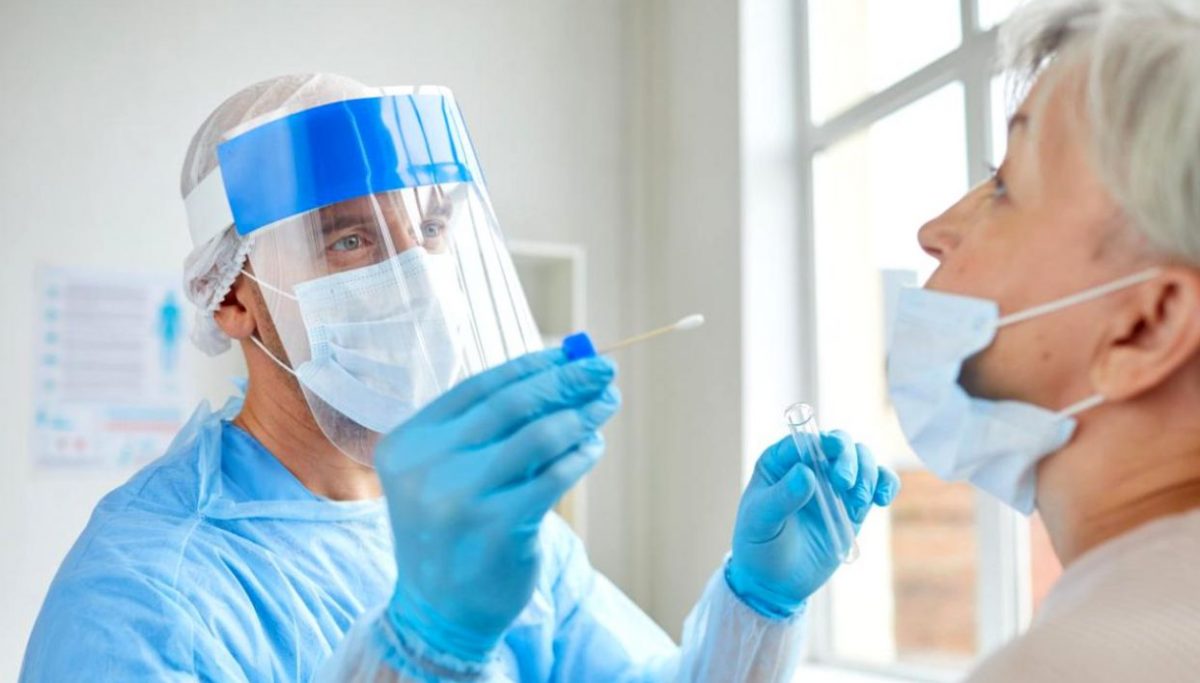 Imagine Stire Coronavirus România, 3 august 2021. 233 de români s-au infectat, în ultimele 24 de ore, cu SARS-CoV-2 | 2review.ro