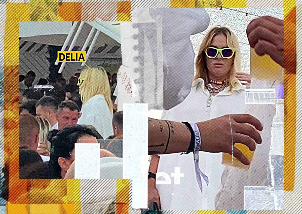 Imagine Stire Delia a petrecut la Loft exact ca-n vremurile bune. A performat, iar apoi pe mese s-a urcat | 2review.ro