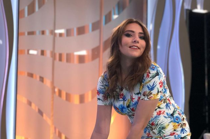 Imagine Stire Vulpița de la Acces Direct, ipostaze nemaivăzute! Cum arată tânăra în costum de baie | 2review.ro