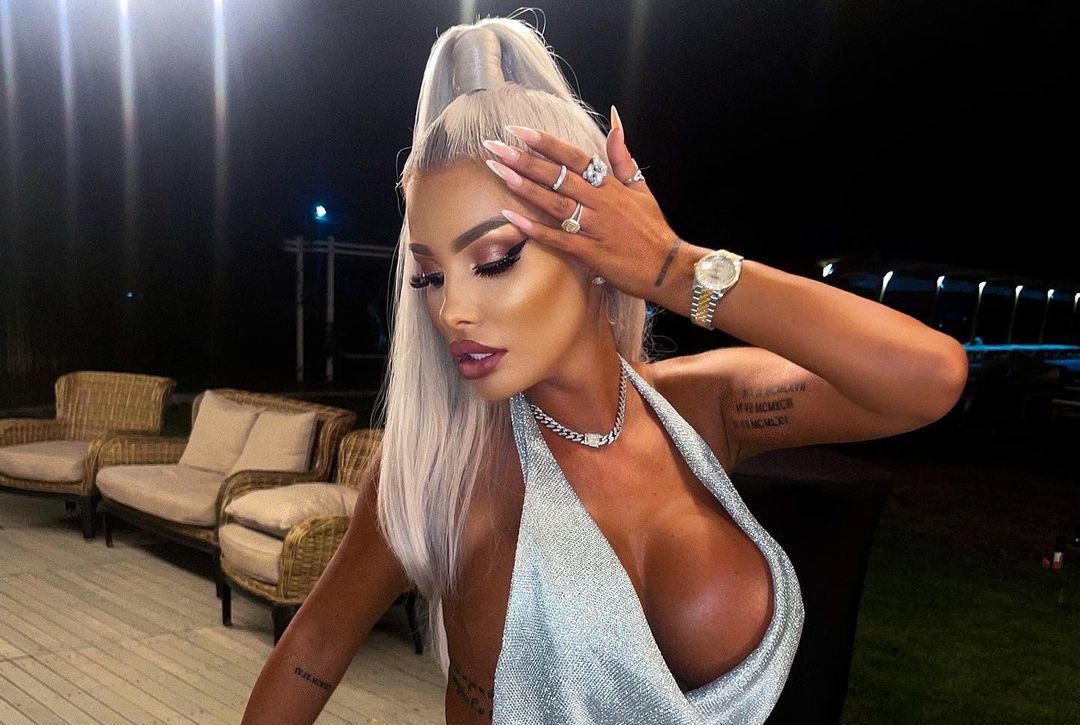 Imagine Stire Ce tarif are Loredana Chivu? Câţi bani trebuie să scoţi din buzunar dacă vrei să-ţi danseze la eveniment | 2review.ro