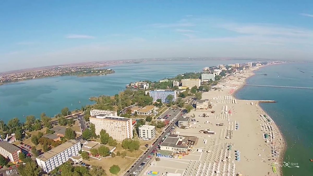 Imagine Stire Care este atmosfera în Mamaia, înainte de marile petreceri de 1 mai. Au început pregătirile! | 2review.ro
