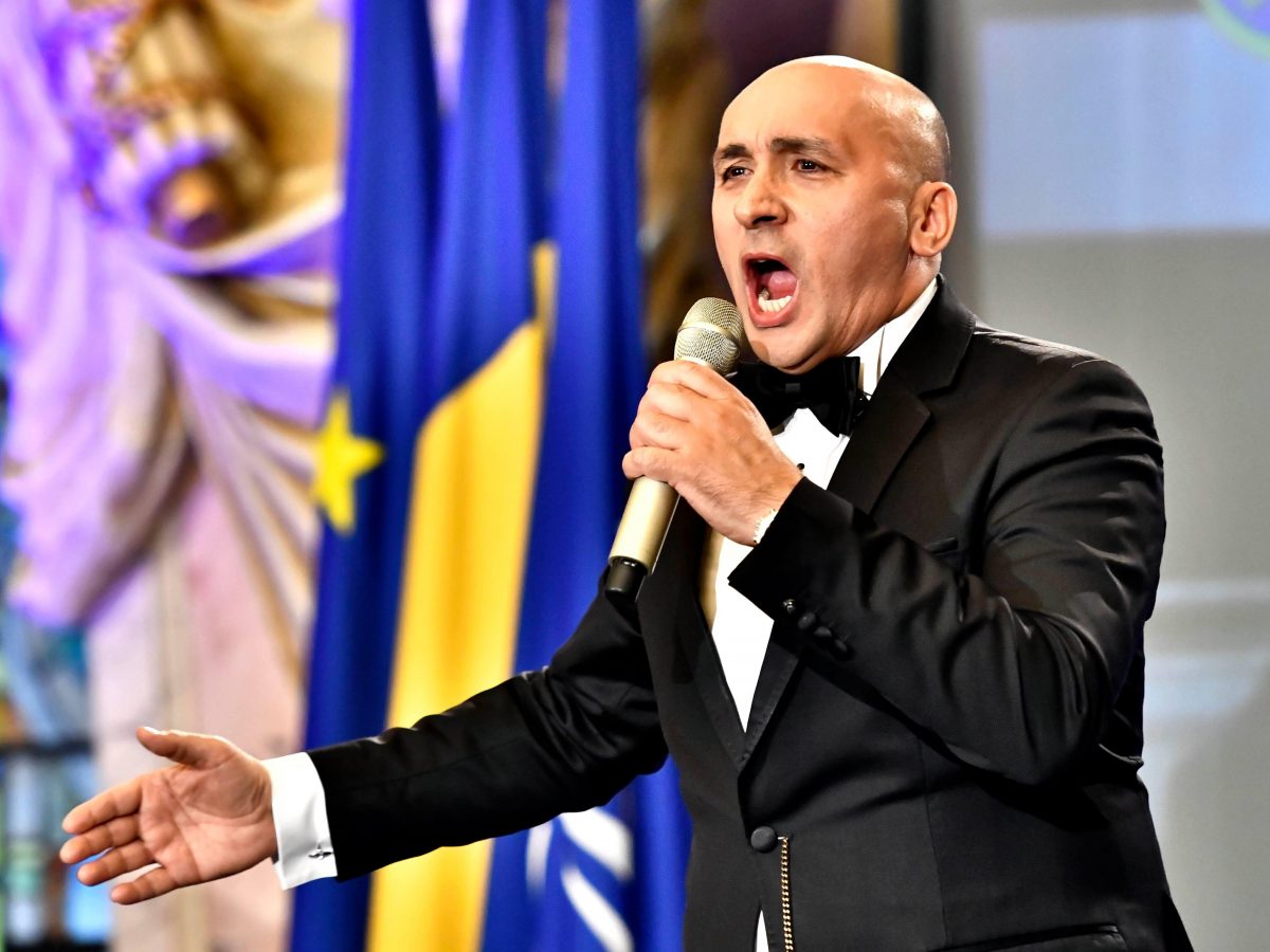 Imagine Stire Cum a ajuns Marcel Pavel la o nuntă cu elicopterul. Câți bani cere artistul la un eveniment | 2review.ro