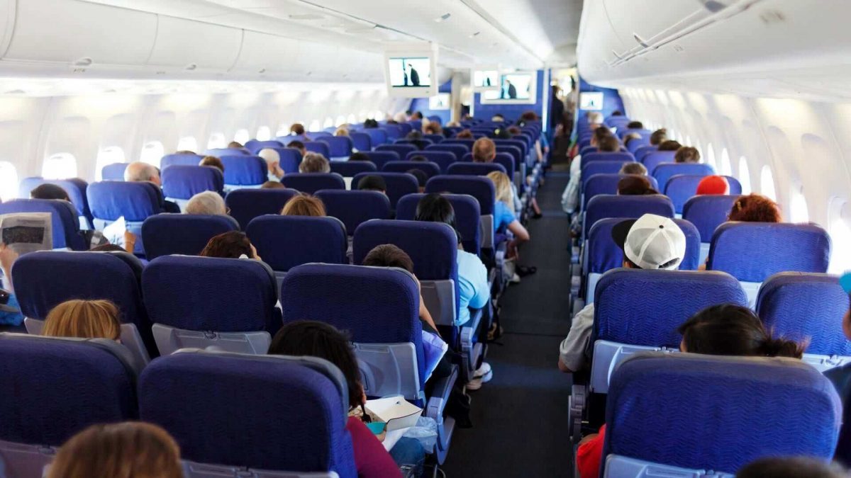 BANC. Pasageră cutremurată de orgasme în avion