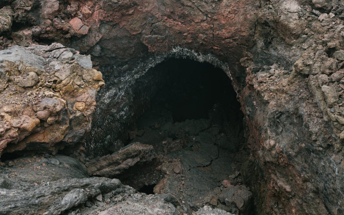 Incredibil! Un pustnic sârb, care trăiește într-o peșteră de aproape 20 de ani, s-a vaccinat anti-Covid. A aflat de pandemie dintr-o întâmplare