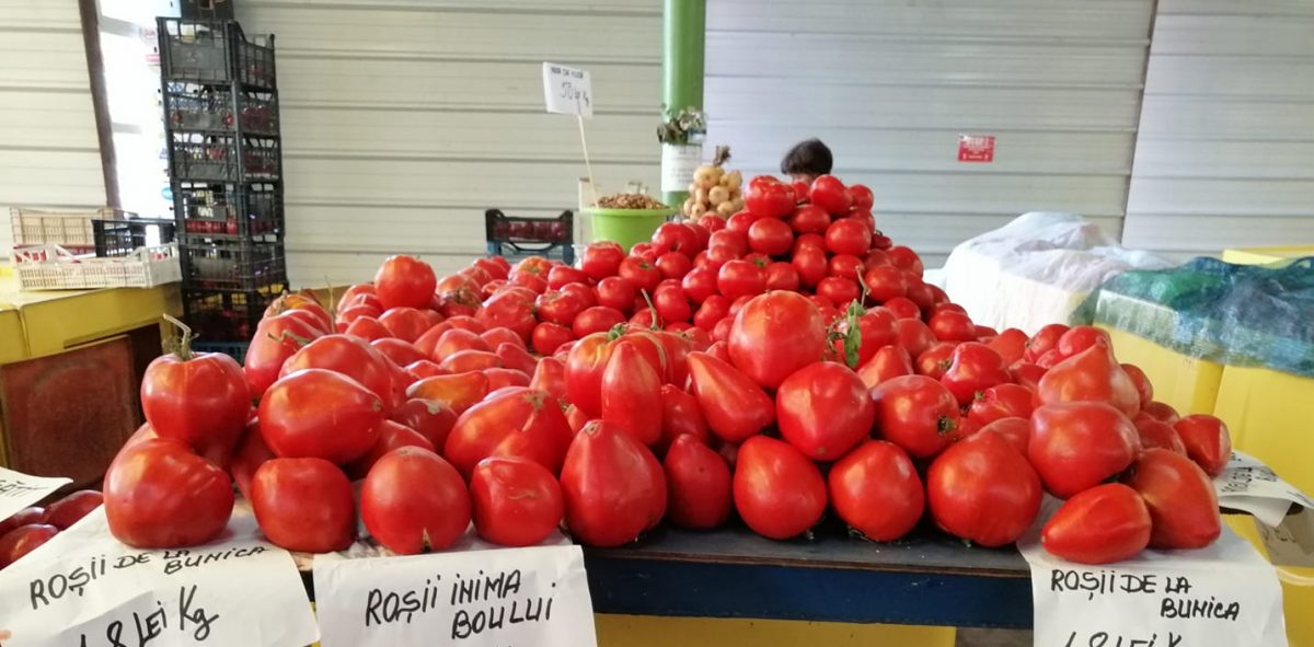 Incredibil! Cât a ajuns să coste un kilogram de rosii în piețele din România!