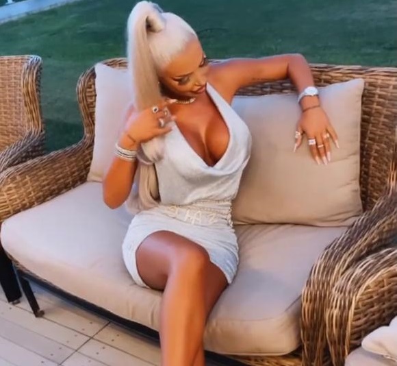 Imagine Stire Loredana Chivu, ipostaze super-HOT la o petrecere. Cum au fost surprinse Andra Voloș și Ana Maria Mocanu alături de ea | 2review.ro