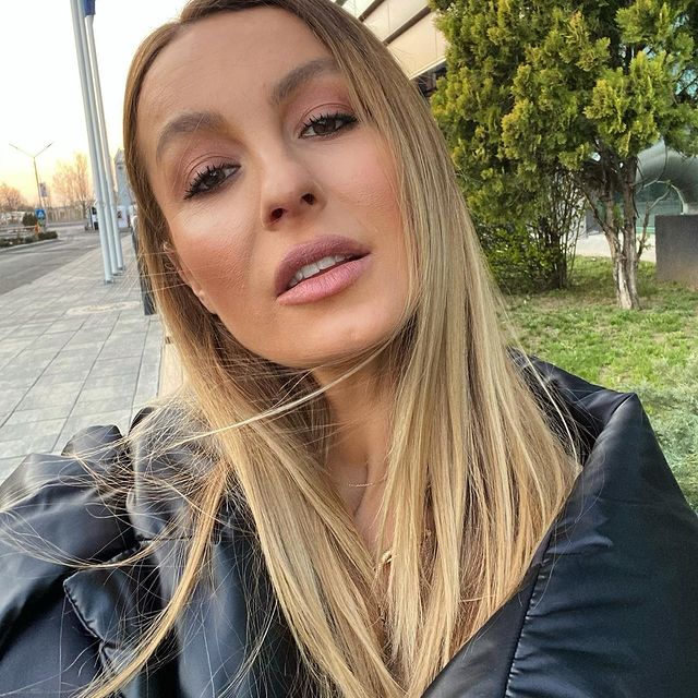 Imagine Stire Flavia Mihășan, schimbări majore în viața de mămică. A concediat patru bone: ”Sunt sigură că toate mamele mă înțeleg” | 2review.ro