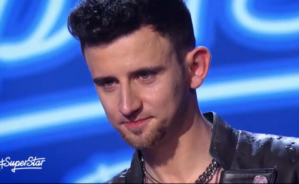 Imagine Stire Moment-şoc la Superstar! A făcut atac de panică în direct, la TV! Smiley i-a acordat primul ajutor | 2review.ro