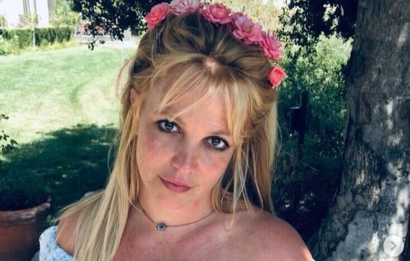 Imagine Stire Britney Spears se căsătorește? Iubitul ei caută inelul perfect! | 2review.ro