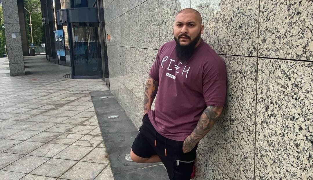 Imagine Stire Dani Mocanu s-a filmat făcând amor cu o prezentatoare TV, apoi i-a fost furat telefonul: „Mi-e ruşine de mama să mă vadă” | 2review.ro