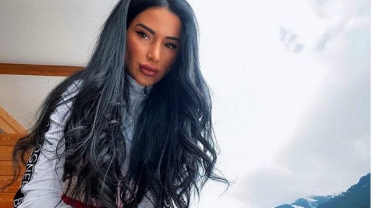 Imagine Stire Daniela Crudu, în pericol la munte. Bruneta a dat ochi în ochi cu ursul în drum spre o ședință foto | 2review.ro