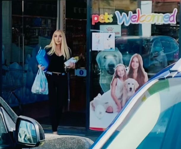 Imagine Stire Diana Bianca, surprinsă la cumpărături într-un bolid de aproximativ 100.000 de euro. „Barbie de România” a bifat o apariție demențială | 2review.ro