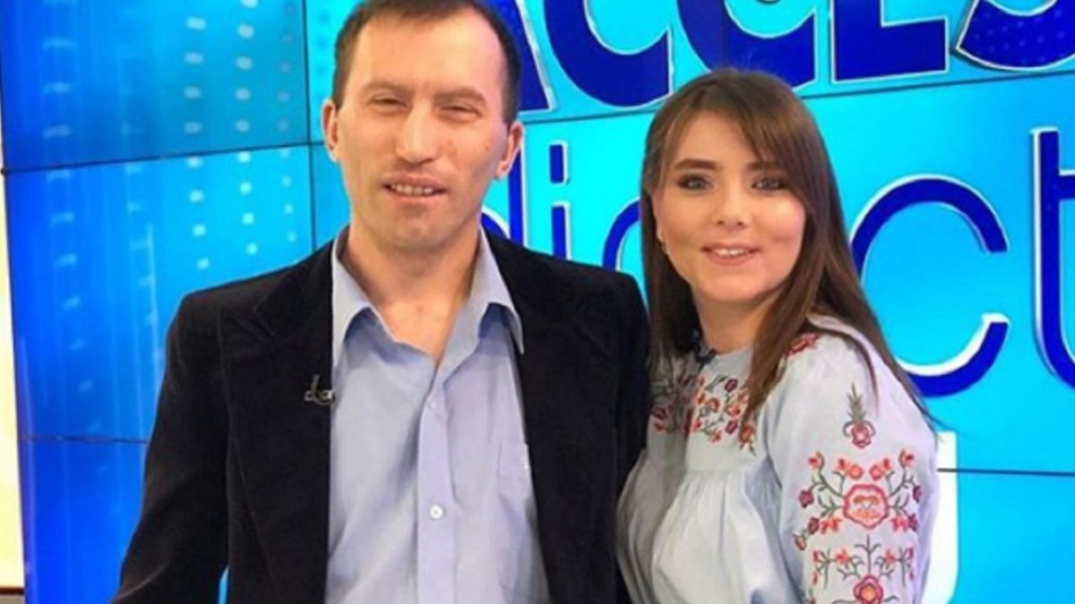 Imagine Stire Cum l-au botezat Vulpiţa şi Viorel de la Bălgeşti pe băieţelul lor? De necrezut cine este naşul | 2review.ro