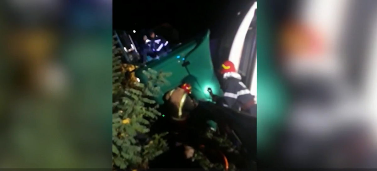 Accident grav în Călimănești! Un șofer de TIR a fost strivit sub cabină, după ce s-a răsturnat cu camionul
