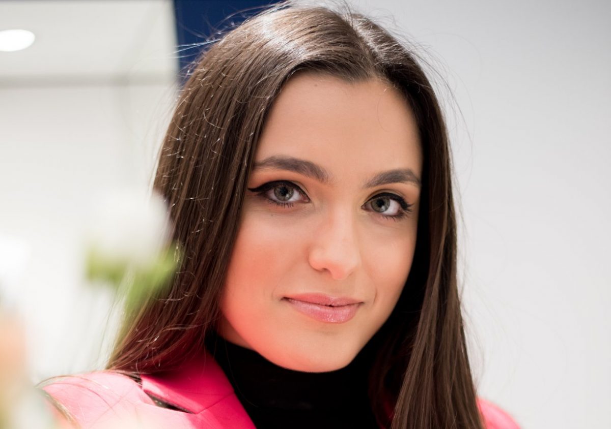 Imagine Stire Cum arată Alexia Eram fără machiaj și filtre de înfrumusețare. Fanii au fost uluiți! | 2review.ro