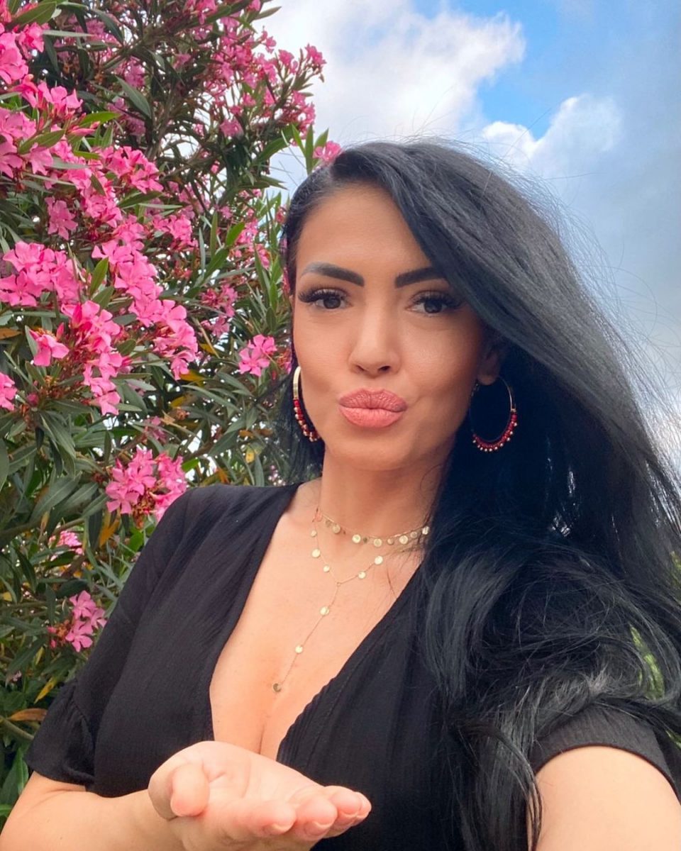 Imagine Stire Andreea Mantea, reacție acidă după ce s-a spus că e gravidă. “Nu este adevărat, credeți-mă. Sunt doar grasă!” | 2review.ro