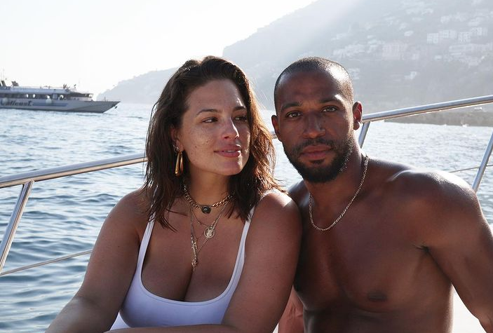 Imagine Stire Bucurie mare pentru Ashley Graham! Şatena este însărcinată cu gemeni | 2review.ro
