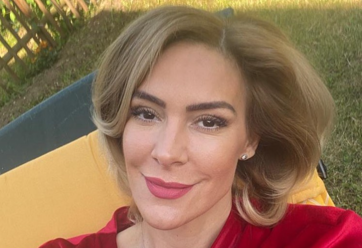 Imagine Stire Roxana Ciuhulescu, despre problemele cu care s-a confruntat din cauza înălţimii: ”Marele dezavantaj este că îmi găsesc greu haine” | 2review.ro