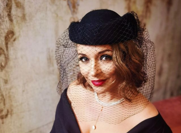 Imagine Stire Andreea Marin, dezvăluiri din perioada copilăriei. „Am făcut ordine în miile de fotografii adunate într-o viață” | 2review.ro