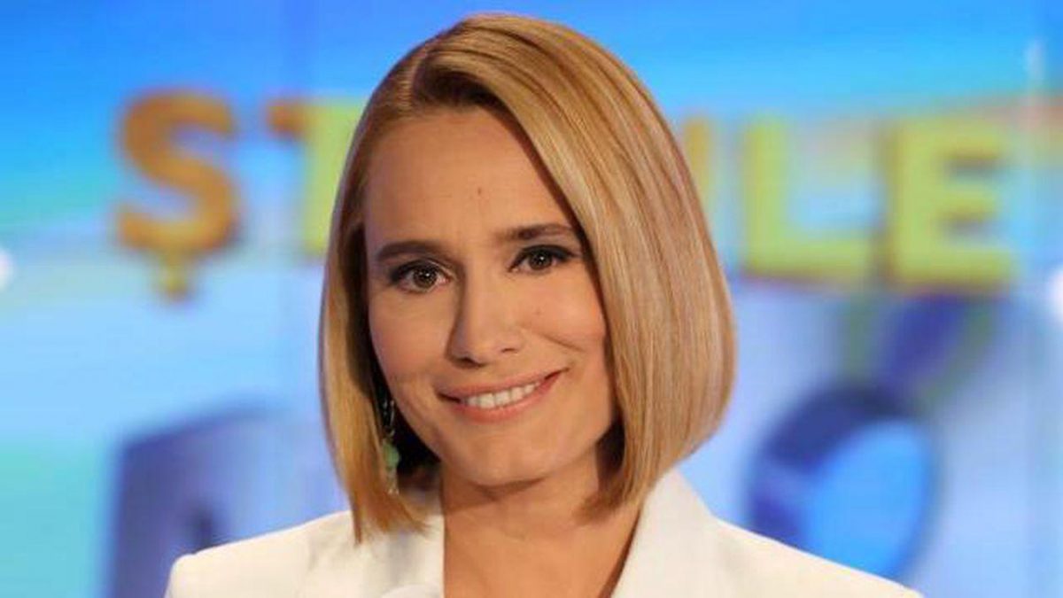 Imagine Stire Andreea Esca s-a făcut de râs, în direct, la ştirile de la Pro TV. Telespectatorii au crezut că nu aud bine când au observat ce a întrebat prezentatoarea | 2review.ro