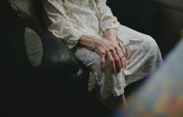 Caz șocant în Dolj. O bătrână, în vârstă de 89 de ani, a fost violată de cel care o îngrijea