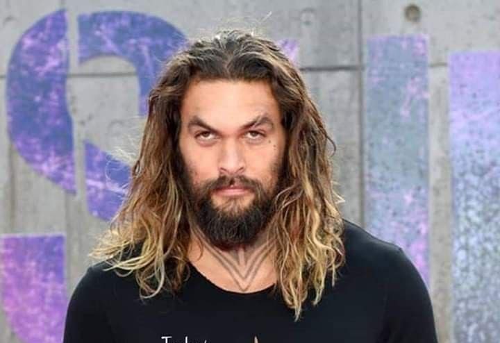 Imagine Stire Jason Momoa este celebru și extrem de sexy. Dar știi cum arată soția lui Aquaman, cu 12 ani mai în vârstă? | 2review.ro