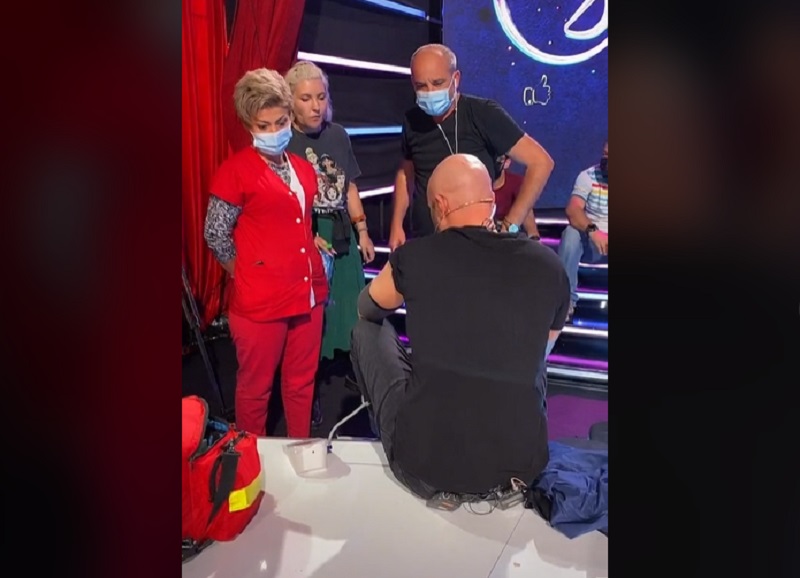 Imagine Stire Medicii au intervenit de urgență la iUmor pentru Mihai Bendeac. Actorului i s-a făcut rău la filmări | 2review.ro
