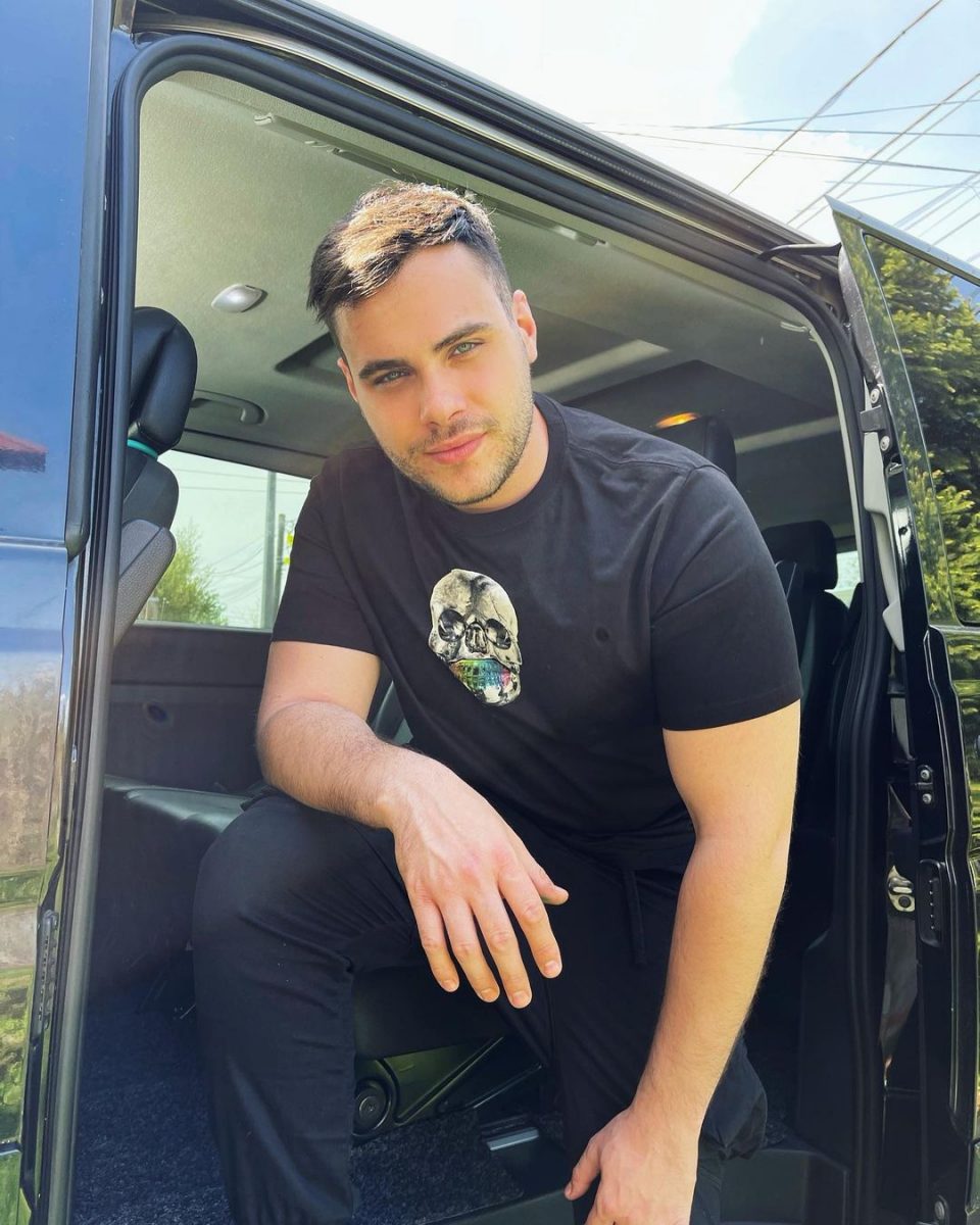 Imagine Stire Mircea Eremia și-a schimbat stilul muzical. “Este revenirea mea supremă” Cu ce artiști a colaborat și ce cântă în prezent | 2review.ro