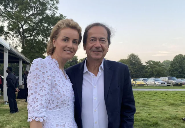Imagine Stire Povestea româncei care ar putea să devină milionară după divorțului de soțul american. Cei doi au avut o căsnicie de 20 de ani | 2review.ro