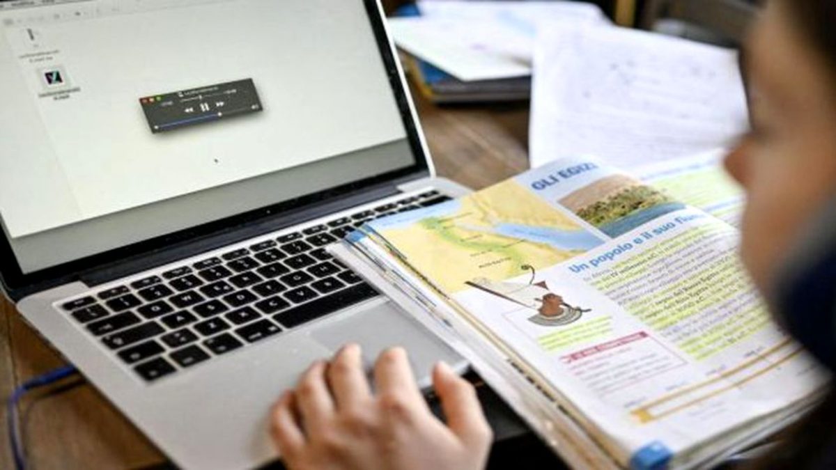 Care sunt condițiile în care se închid școlile, iar elevii trec la cursuri online. Situațiile în care copiii sunt scutiți de prezența fizică la ore