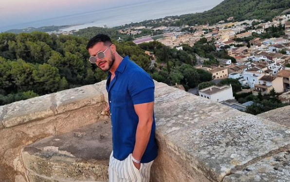 Imagine Stire Ce făcea Victor Slav în timp ce Bianca Drăguşanu “spărgea” miile de euro cu Sofia, la Disneyland, de ziua ei. Avem imaginile | 2review.ro