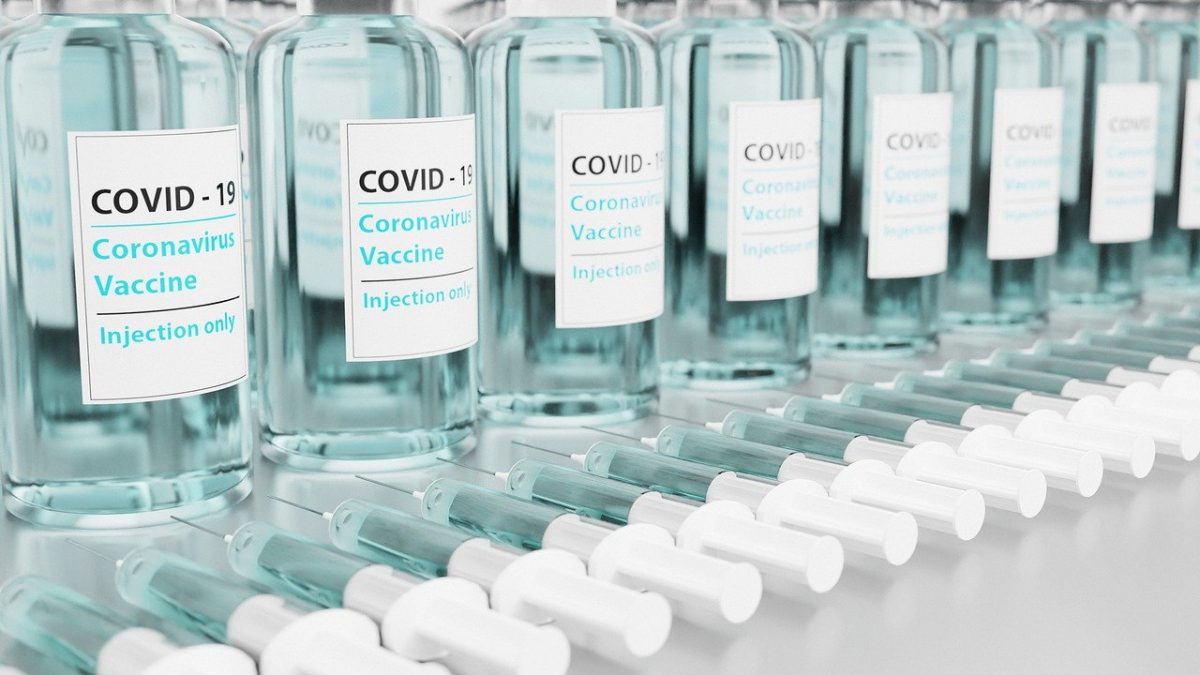 De ce sătenii dintr-o comună din Iași refuză să se vaccineze împotriva Covid-19: ”Nu mi-e frică deloc de boală, mai beau câte un rachiu și nu am nimic!”