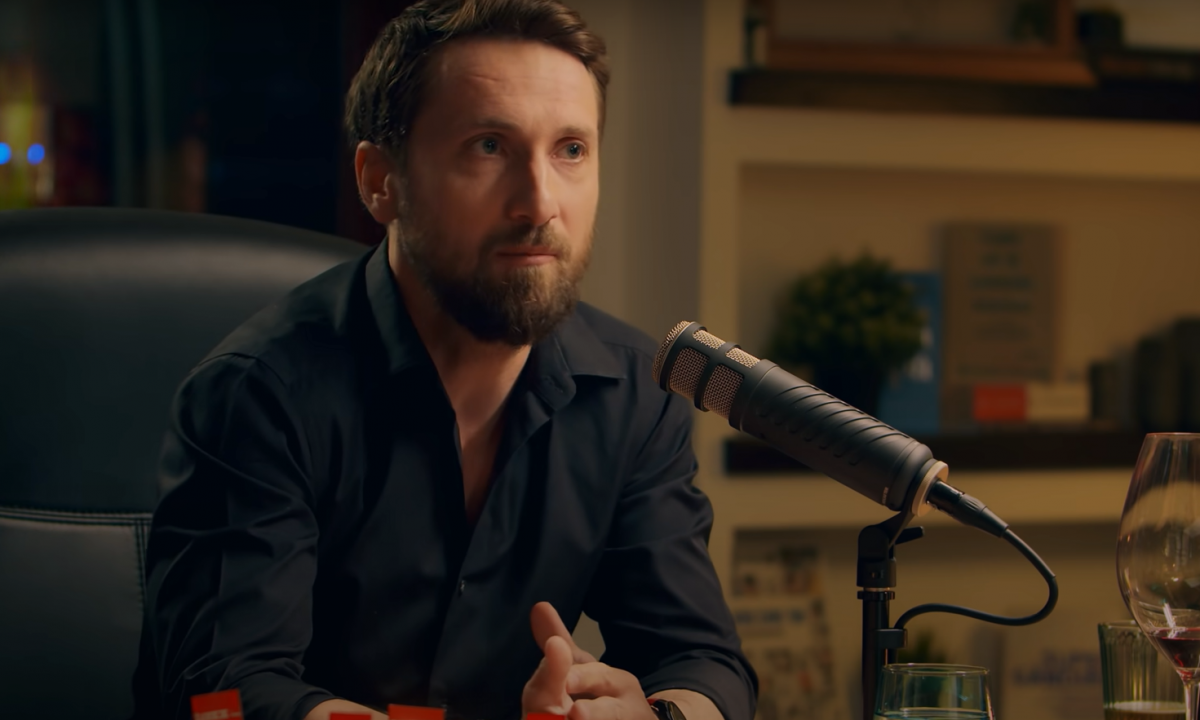 Imagine Stire Dani Oțil, momente stânjenitoare în fața vecinilor. Prezentatorul și-a cerut scuze în timpul emisiunii pe care o prezintă: ”La noi se aud lucruri ciudate” | 2review.ro