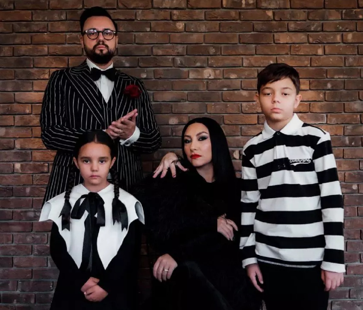 Imagini cu familia Măruță care au strâns zeci de mii de aprecieri pe internet. Cum s-au deghizat de Halloween