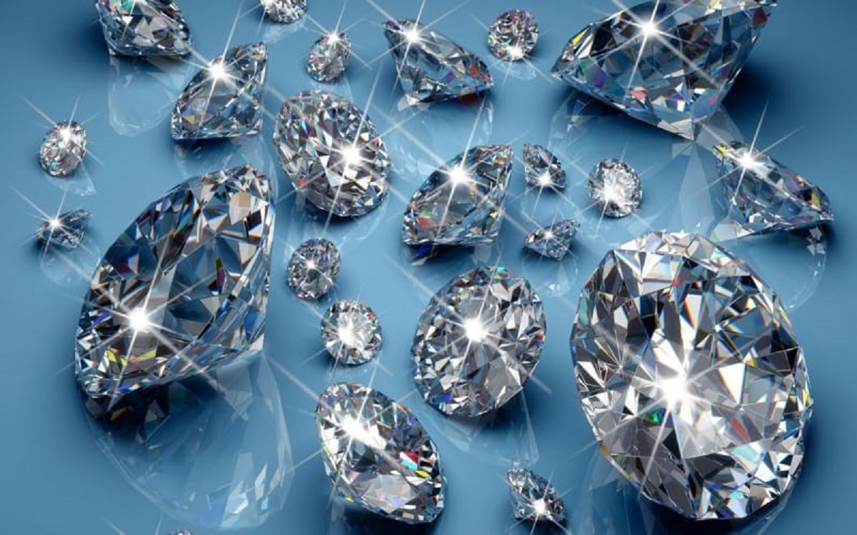 O bătrână din Marea Britanie a devenit milionară după ce a găsit un diamant, din senin, prin casă