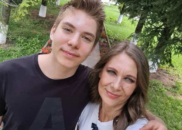 Imagine Stire Fiul Romaniței Iovan, declaraţii despre relaţia pe care o are cu mama sa: „Nu am apucături din astea de adolescent” | 2review.ro
