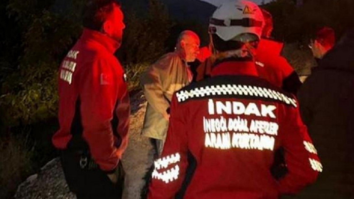 De-a râsu’-plânsu’! Un bărbat dat dispărut s-a alăturat echipei de salvatori care îl căuta