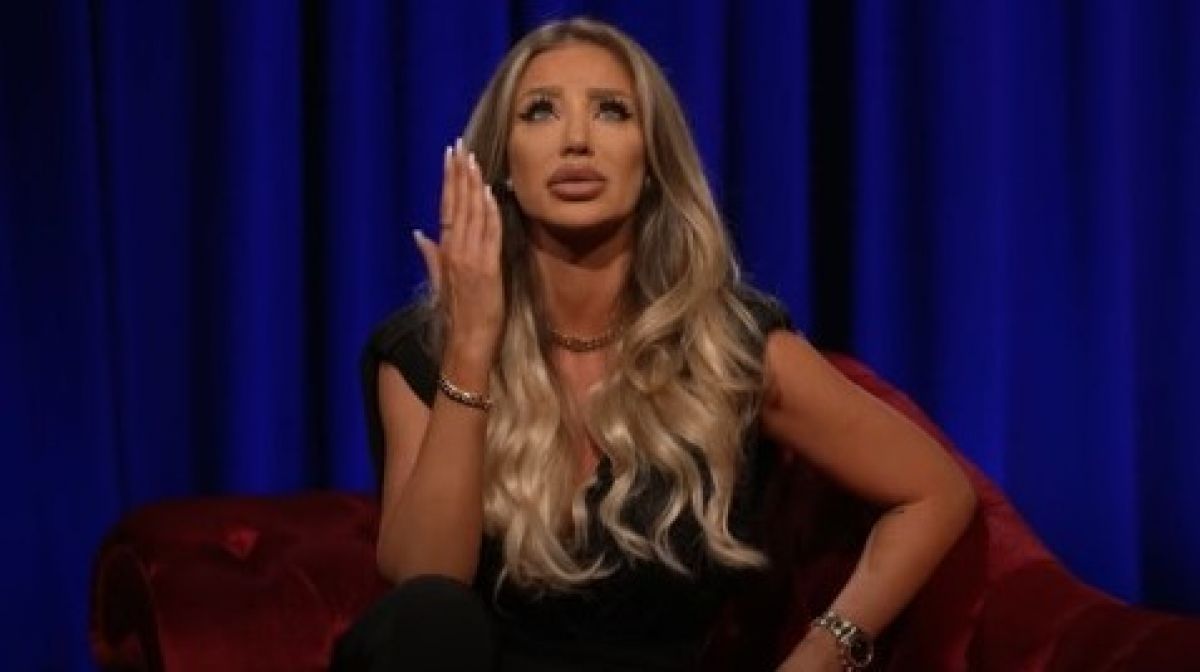 Imagine Stire Bianca Drăguşanu cu ochii în lacrimi la TV. Ce a povestit blondina despre copilăria sa | 2review.ro