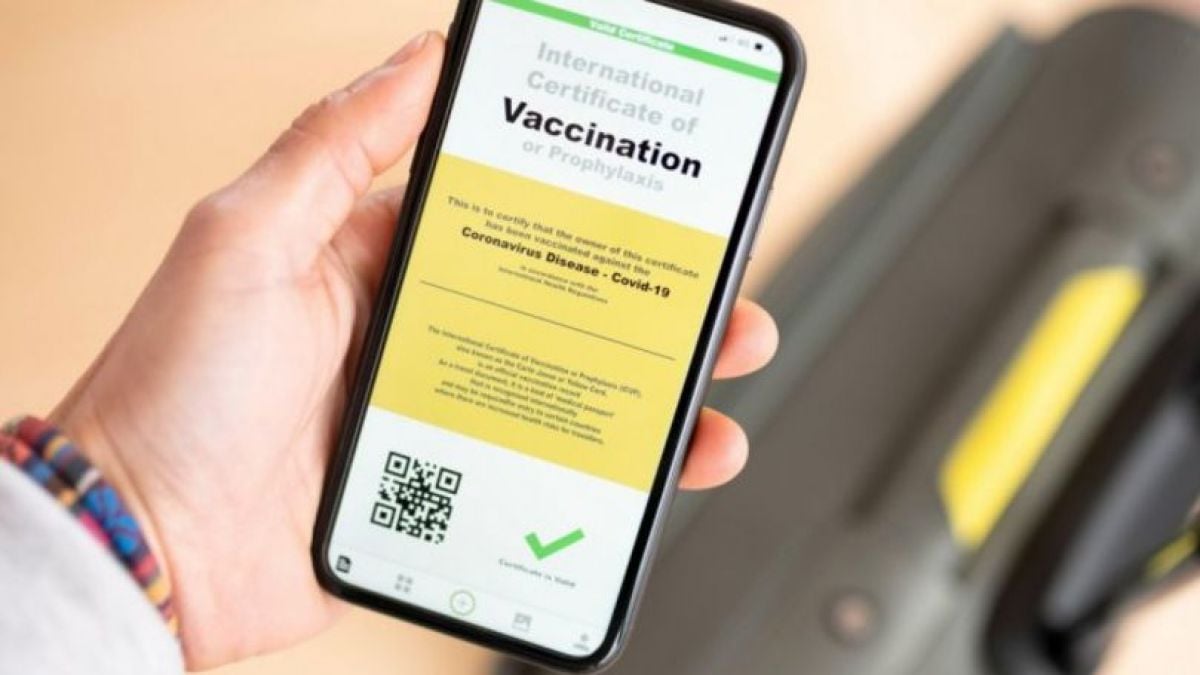O nouă metodă de înșelăciune! Cum sunt păcăliți românii care vor certificate false de vaccinare