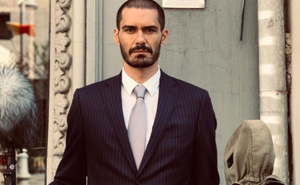 Imagine Stire George Burcea, dezvăluiri despre întâlnirea cu Catherine Zeta-Jones. Cei doi vor juca împreună într-o producție regizată de Tim Burton | 2review.ro