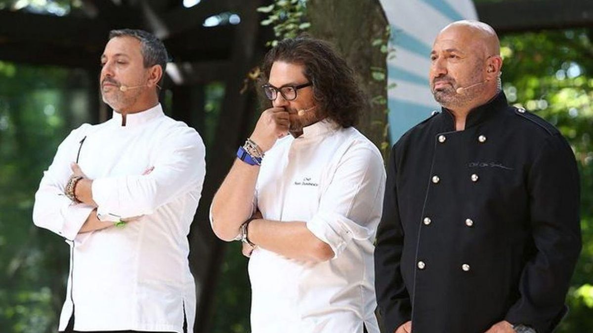 Imagine Stire Ce relație este, de fapt, între Cătălin Scărlătescu și cei doi colegi, Bontea și Dumitrescu. Ce probleme întâmpină chefii în Grecia | 2review.ro