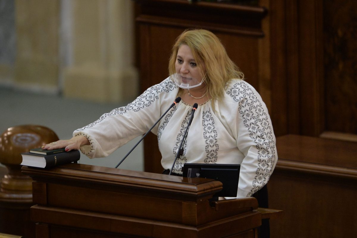 Ce spune Poliția Română despre scandalul Diana Șoșoacă și jurnaliștii italieni